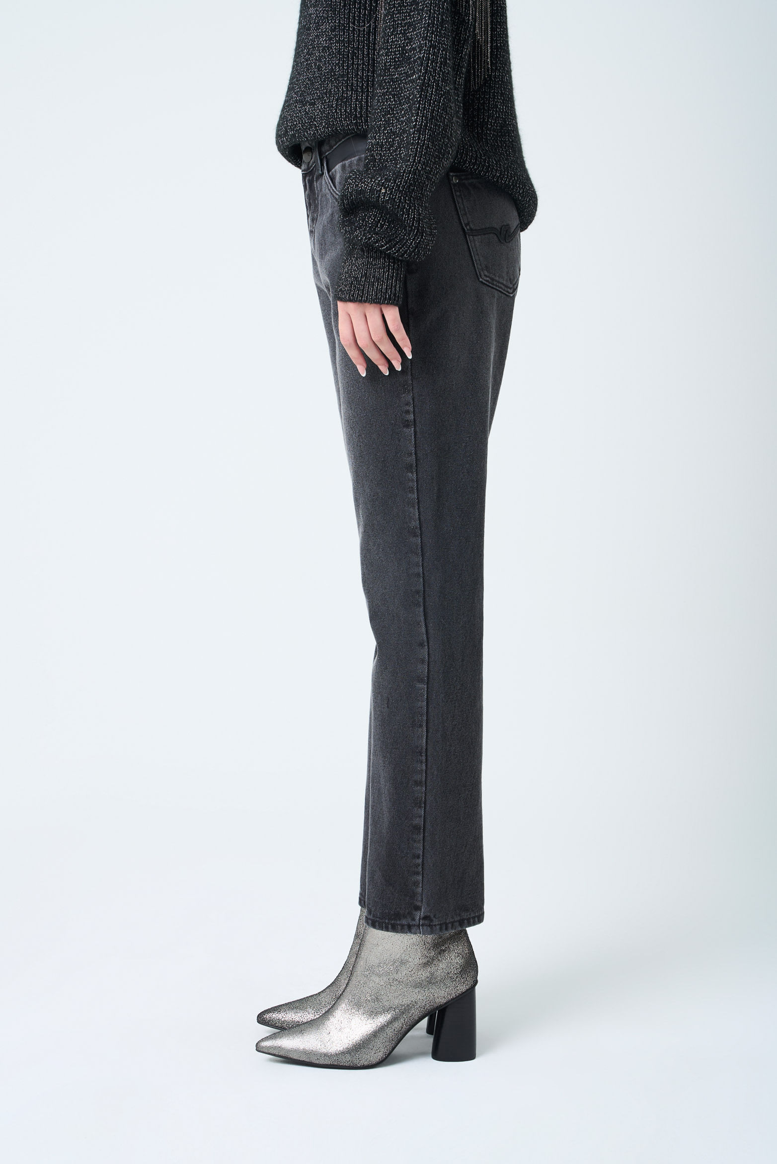 Jean Vega en black denim para mujer detalle cuero-1745339352082